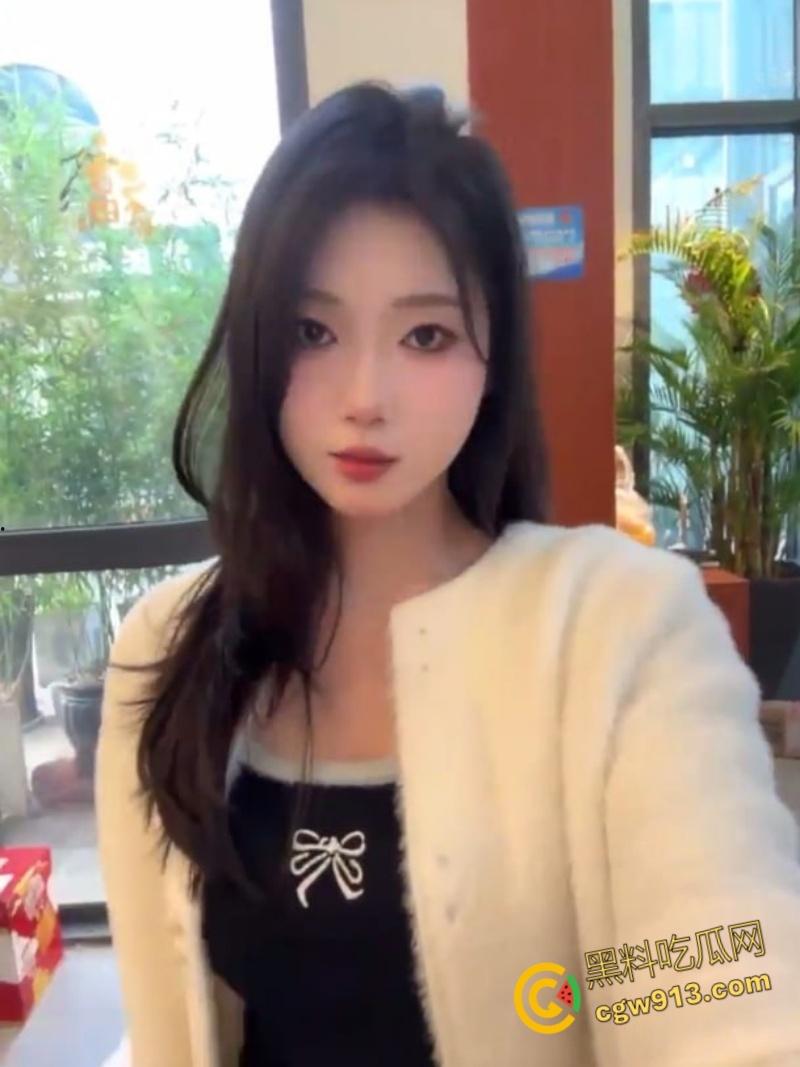 吉林工商学院【王馨岚】，清纯校花跟男友自拍流出，反差母狗口技娴熟，忠爱口爆吞精，停都停不下来！-2