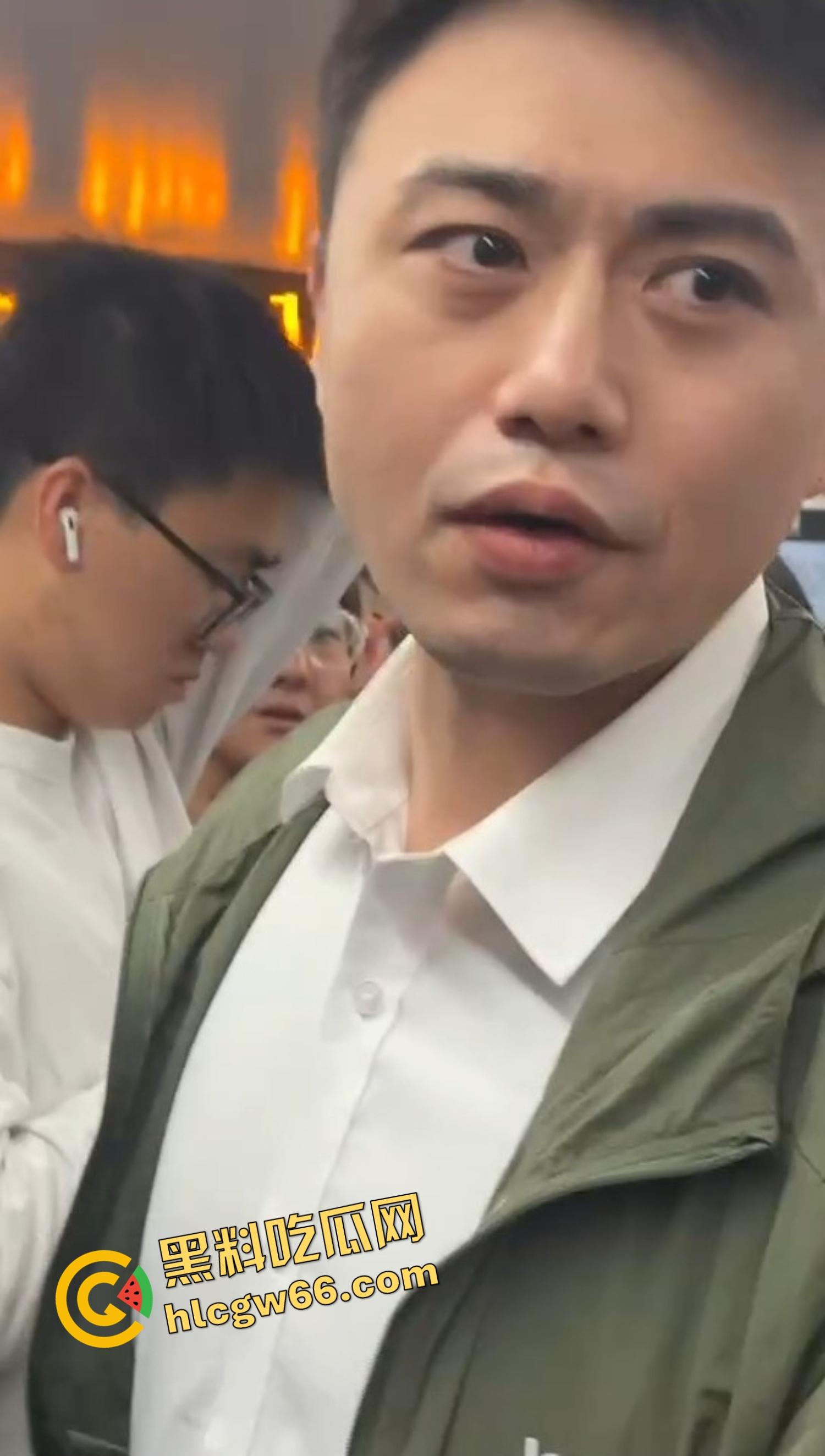 北京地铁飞机哥裤链一拉当场开演，结果精液飙偏射人屁股，妹子一边哭一边喊变态！-6