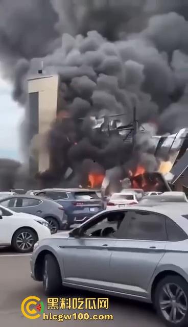 墨西哥 锡那罗亚州突发火灾，现场堪称恐怖末日快速摧毁房屋 极具吓人！-9