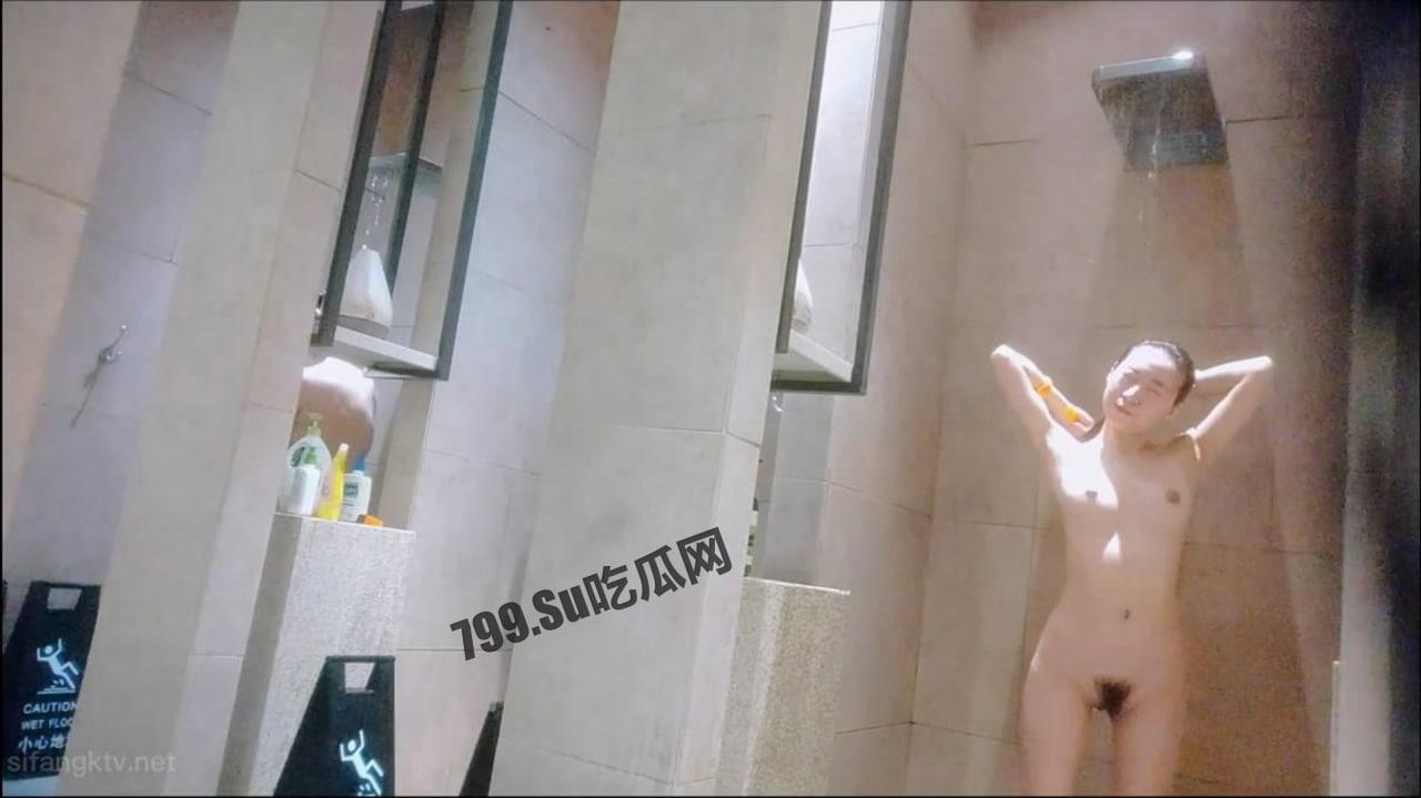 二月私房最新流出 重磅稀缺大神高价雇人潜入国内洗浴会所偷拍第1期继续放大招!极品不断-6