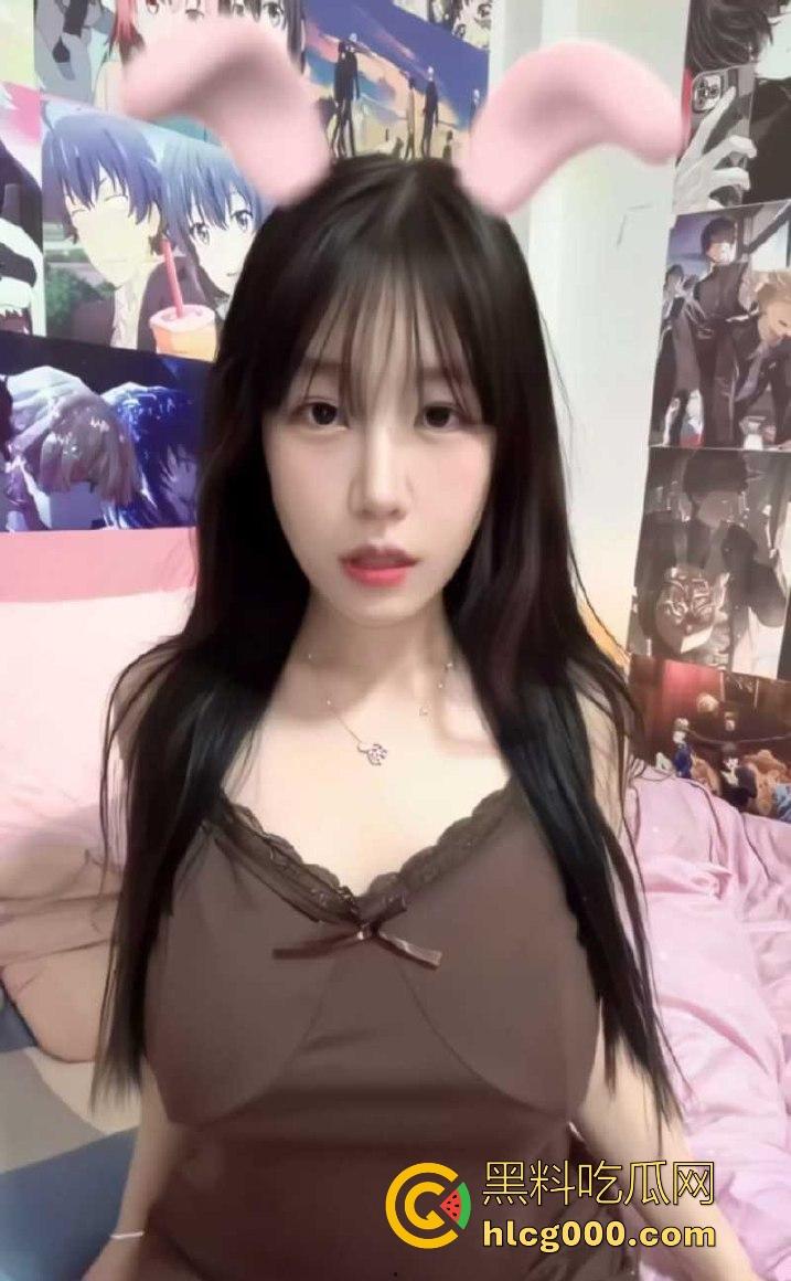 抖音清纯网红【是琪酱吖】核弹巨乳清纯少女，揉奶挑逗双峰甩动诱惑，定制福利曝光流出！-3