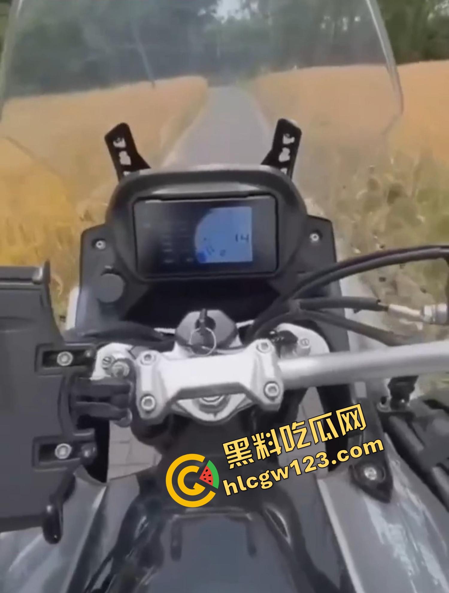 成都套套乐园，公园秒变野战广场，满地套套卫生纸，三步一个套五步一滩汁，精子浇灌绿化带！-8