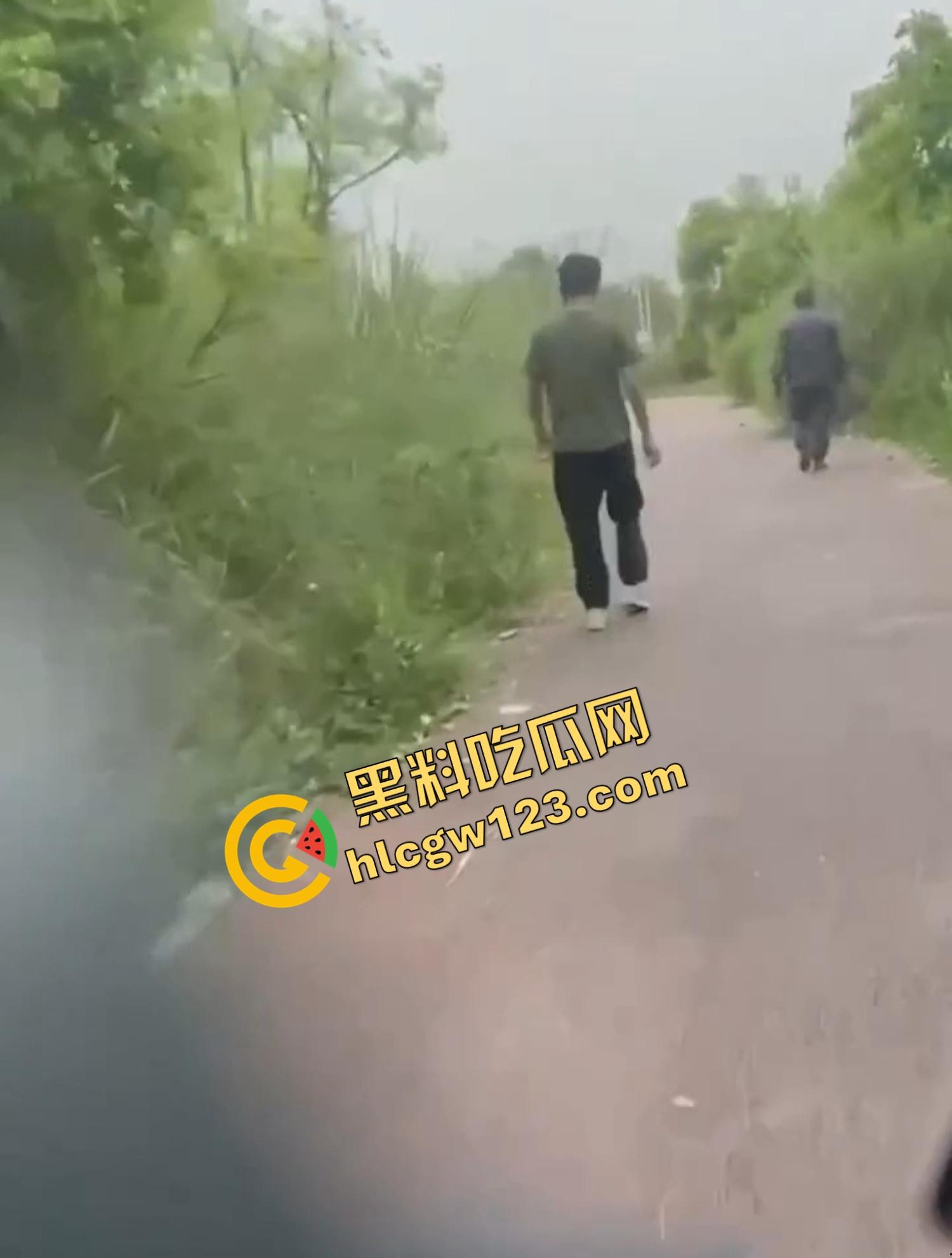 成都套套乐园，公园秒变野战广场，满地套套卫生纸，三步一个套五步一滩汁，精子浇灌绿化带！-9