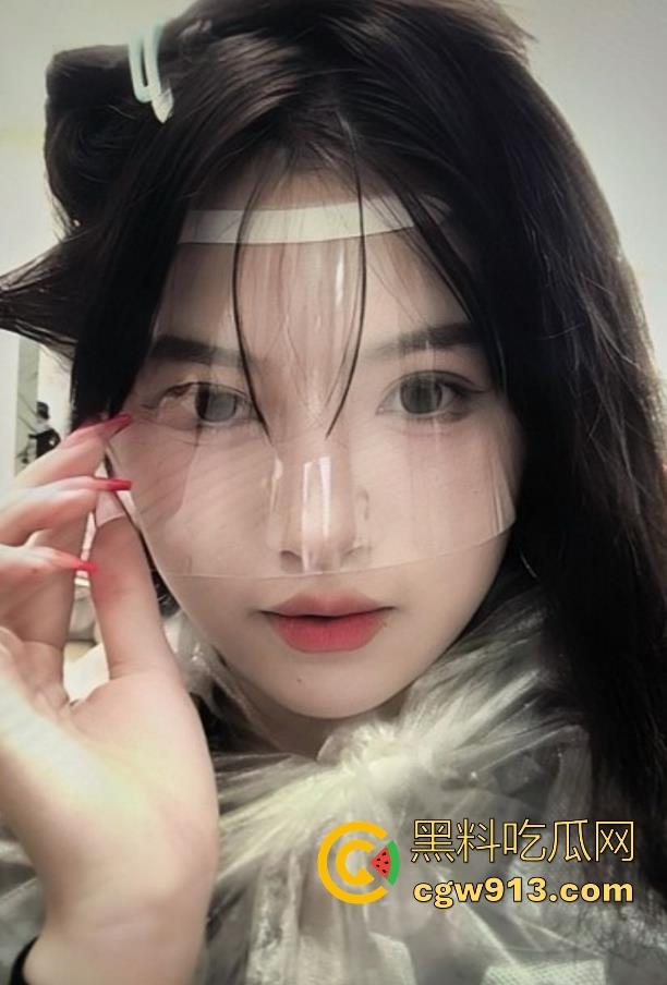 广东工商学院【沈宇希】约炮视频曝光，性感学姐被按在胯下疯狂抽插，插得直反白眼，淫水直流还不满足！-2