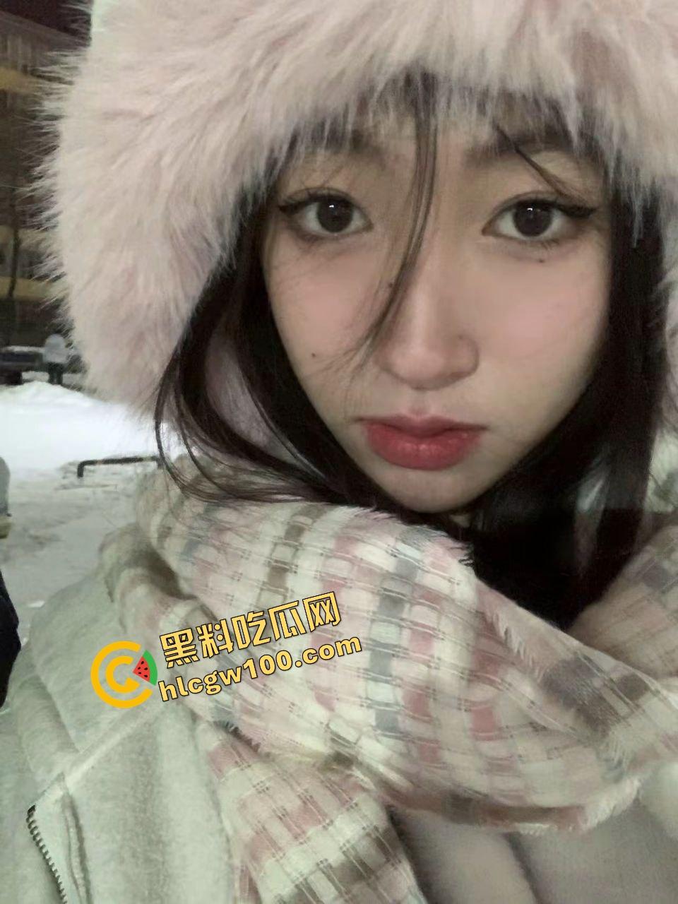 河南郑州反差骚鸡【戴佳】KTV包间内女上骑乘榨精，后入深怼撕裂黑丝冲刺大骚臀！独家曝光流出！-4