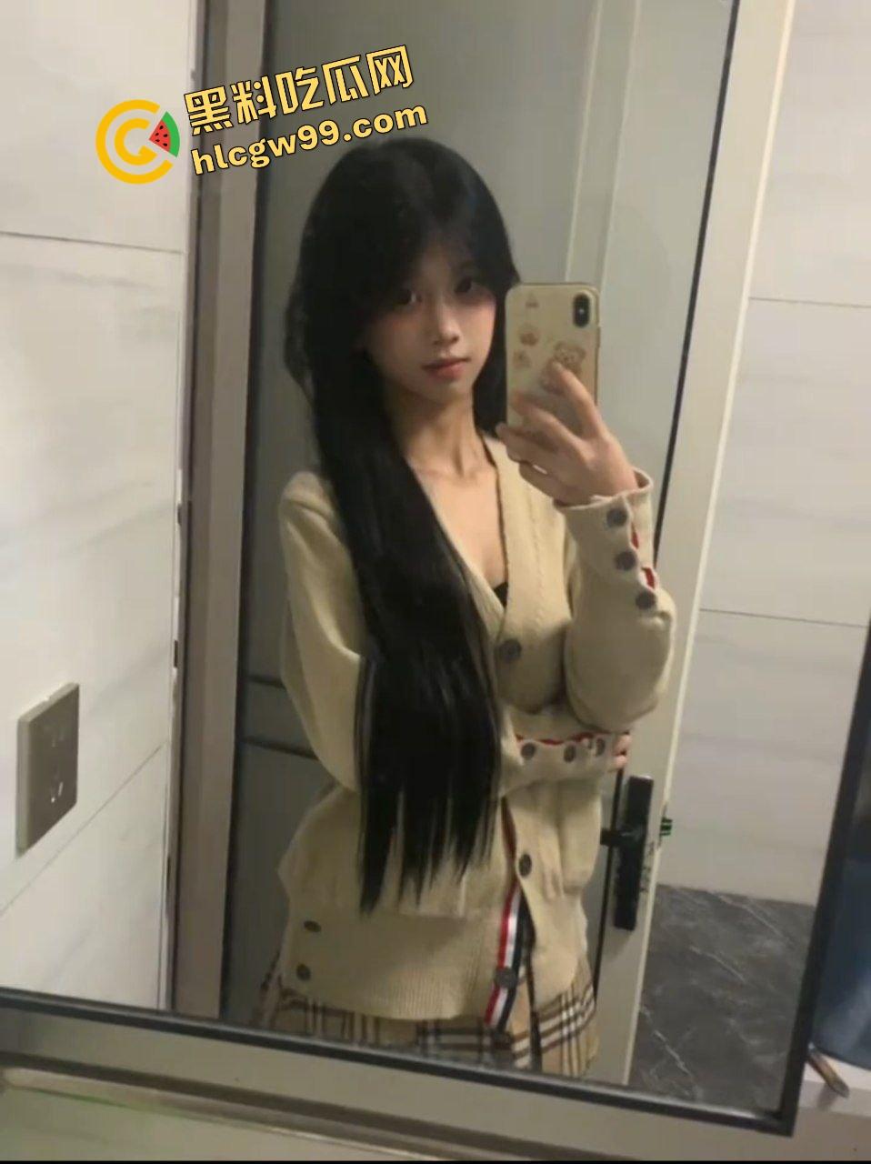 抖音极品清纯双马尾反差嫩妹『给时间一点时间』跪地口交金主爸爸，激烈女上独家曝光流出！-2