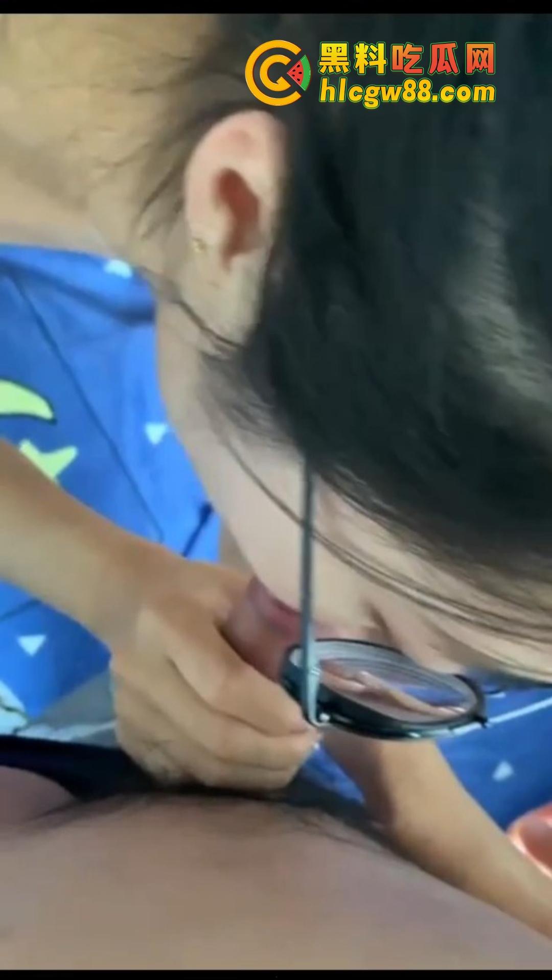 广东普宁共享单车都能骑出艳遇？随手搭讪个眼镜妹，结果一路聊回家被反差骚货直接给日了！-8