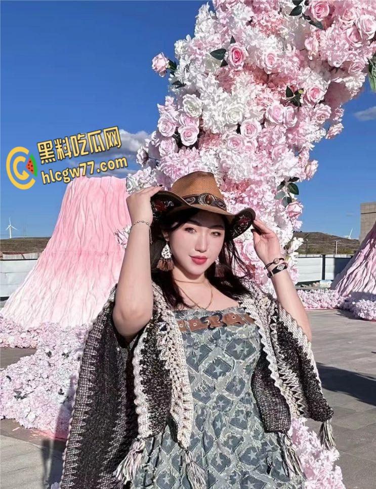 山东大奶母猪出轨视频流出，骚货饥渴难耐，肉棒满足不了还要加一根香蕉!-2