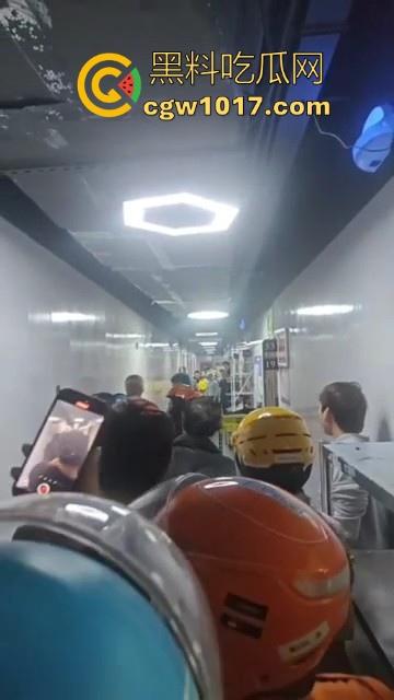 21世纪外卖员经典战役，美饿大战、出餐口大战后厨等等名场面，当今社会最不好惹的一群人，生死看淡不服就干！-5