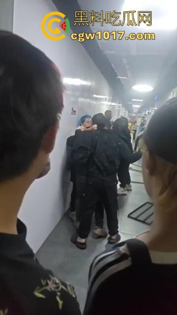 21世纪外卖员经典战役，美饿大战、出餐口大战后厨等等名场面，当今社会最不好惹的一群人，生死看淡不服就干！-6