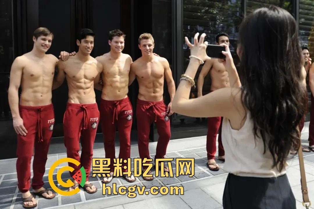 80岁A&F前CEO老淫魔『迈克尔·斯坦顿』被捕!假借男模招聘实则大玩下药交易,与百名男模的秘密曝光!-6