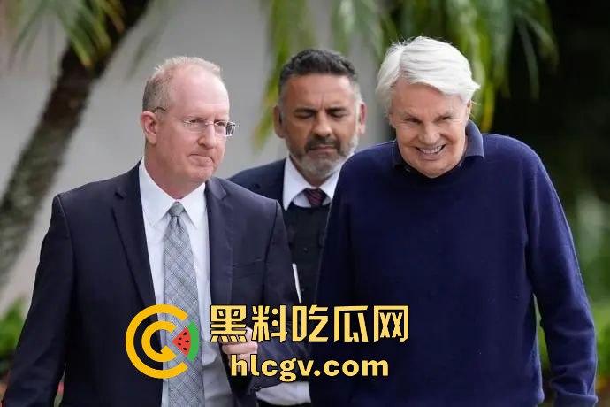 80岁A&F前CEO老淫魔『迈克尔·斯坦顿』被捕!假借男模招聘实则大玩下药交易,与百名男模的秘密曝光!-9