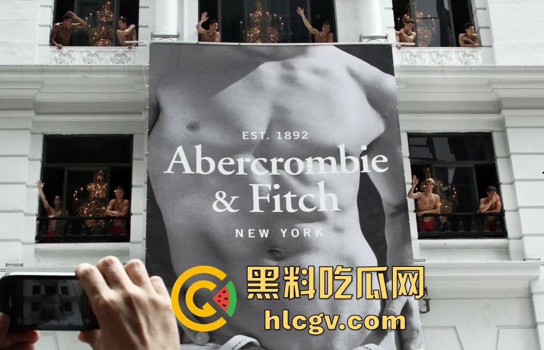 80岁A&F前CEO老淫魔『迈克尔·斯坦顿』被捕!假借男模招聘实则大玩下药交易,与百名男模的秘密曝光!-12