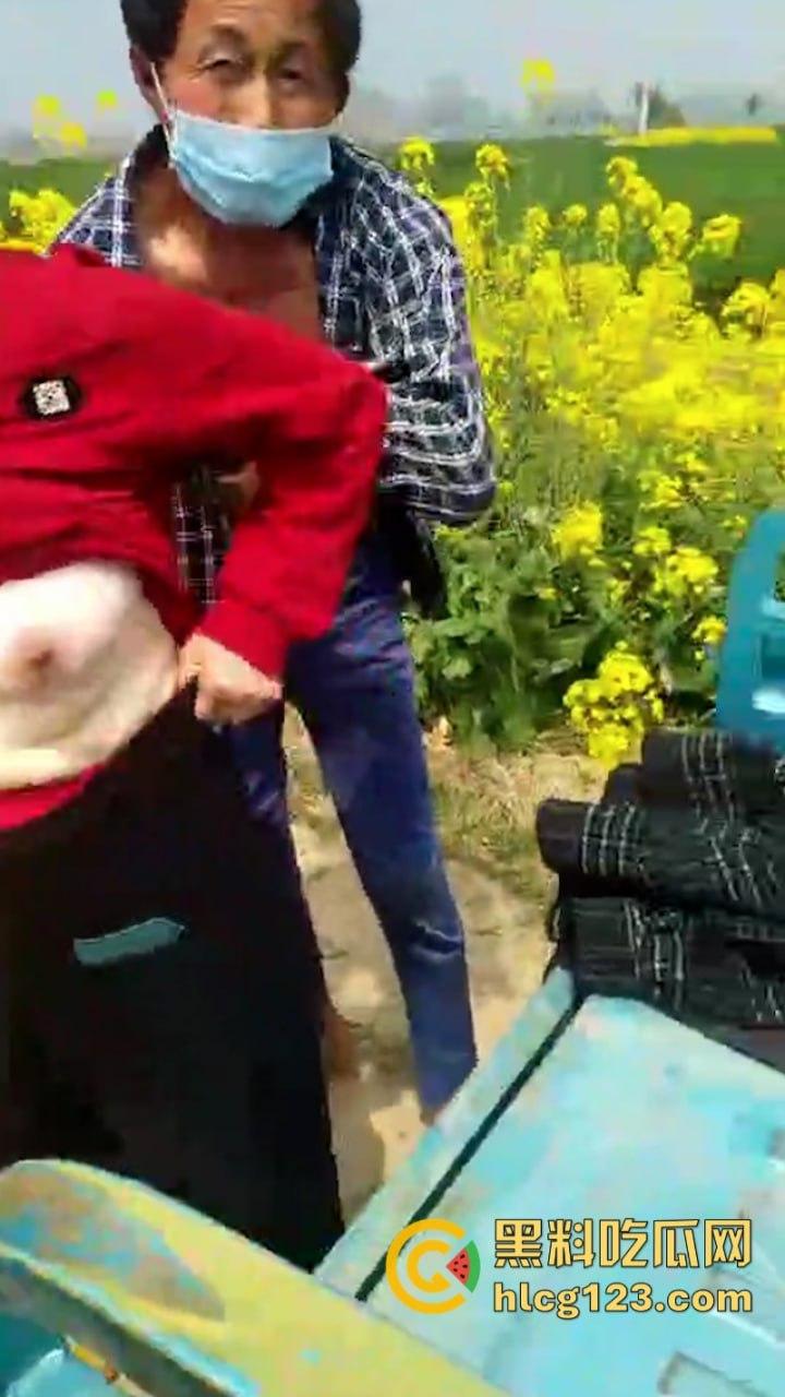 【牛逼车震】实拍六旬大爷宝刀未老 与美乳大妈三轮车上打野炮-7