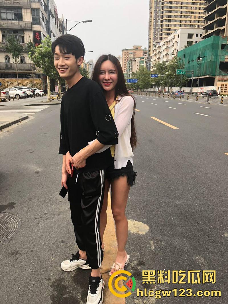 成都整容女生化母体，颜值高身材高挑性感，经常卖逼约炮染上梅毒，到处约炮感染年轻帅哥！-3