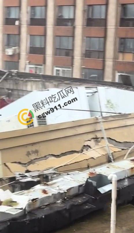 国庆悲剧！江苏东海名家厨房酒店屋顶崩裂，四人被埋碎石堆中血肉模糊，救援现场血腥惊魂！-2