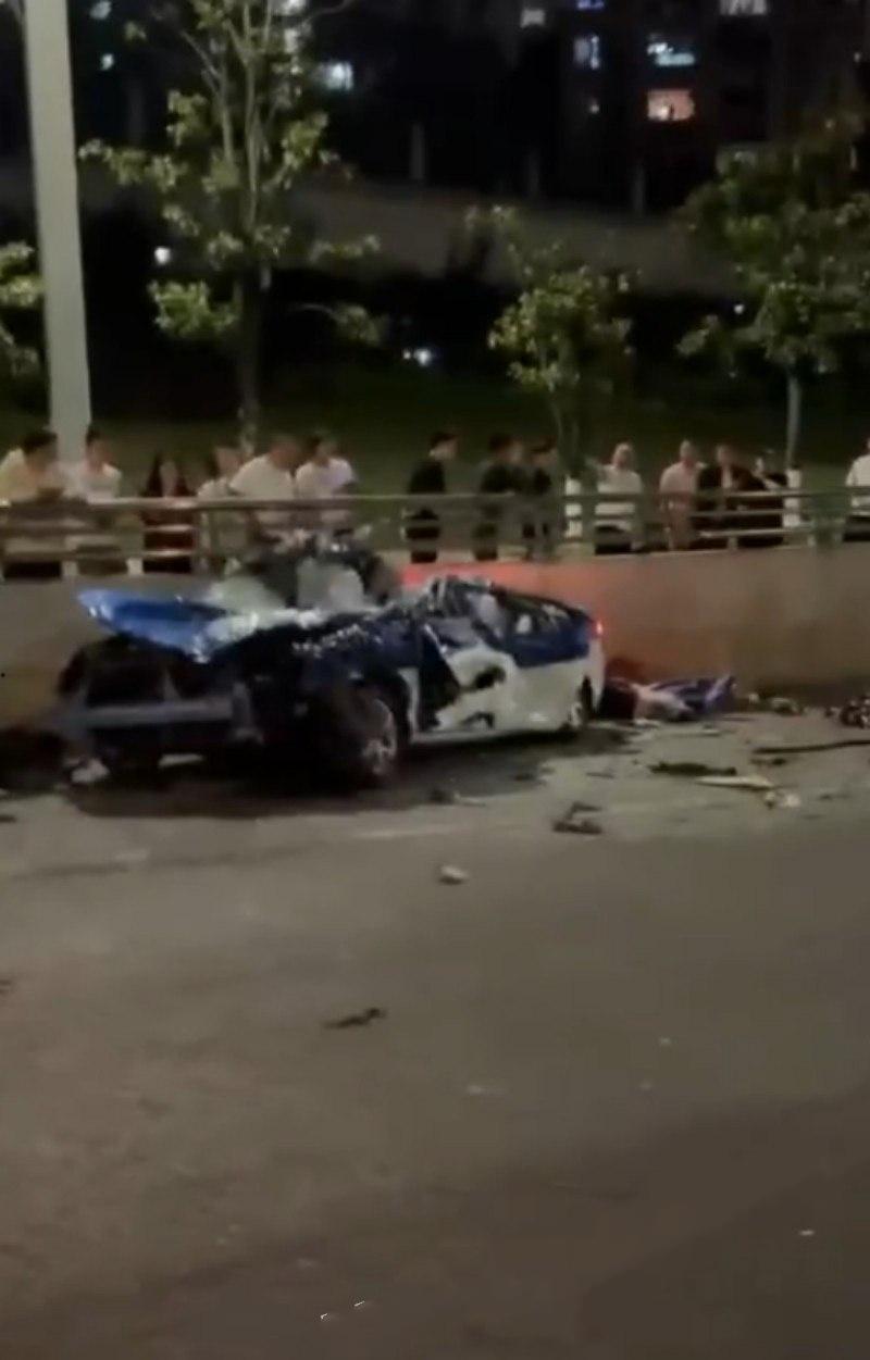 惨烈飞车爆脑！贵阳小米su7车主半夜上演激情狂飙，操作失误撞车造成1人当场死亡，现场惨烈恐怖-8