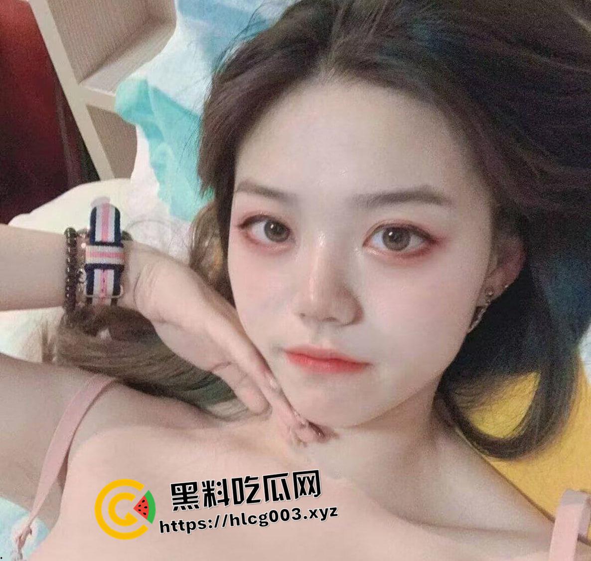 河南富士康事业部反差婊 公司内知名公交车 淫乱性生活骚女人 和领导打炮还主动要求拍视频  私密内容流出-1