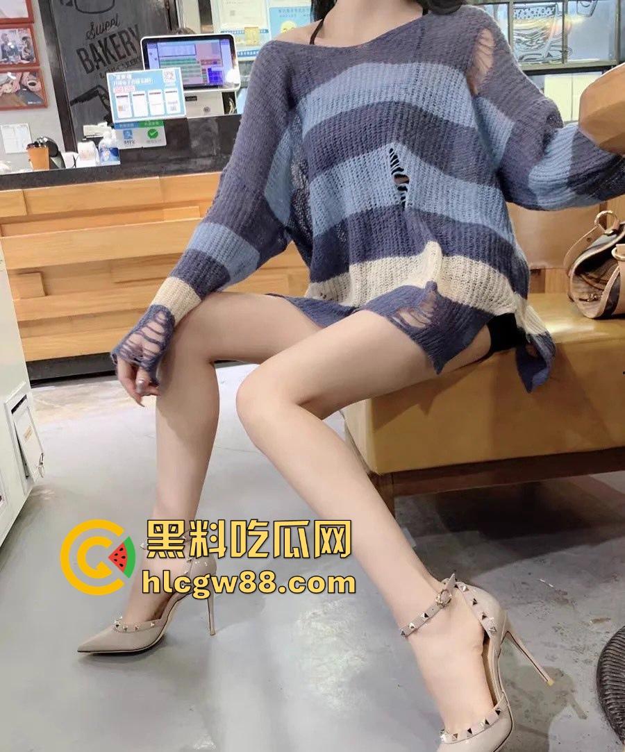 广州顶级骚货【沫沫】酒店开淫趴，华伦天奴高跟黑丝勾魂，嫩逼塞满精液流一地，绿帽男友看戏！-6