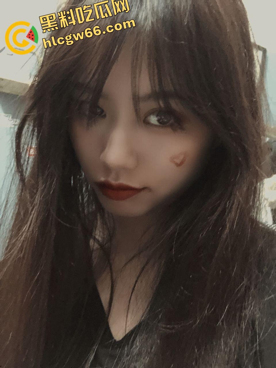 江西00年骚货女友【张德环】巨乳肉弹网恋五年，裸聊自慰玩疯了，分手后粉丝怒曝私密调教全过程！-1