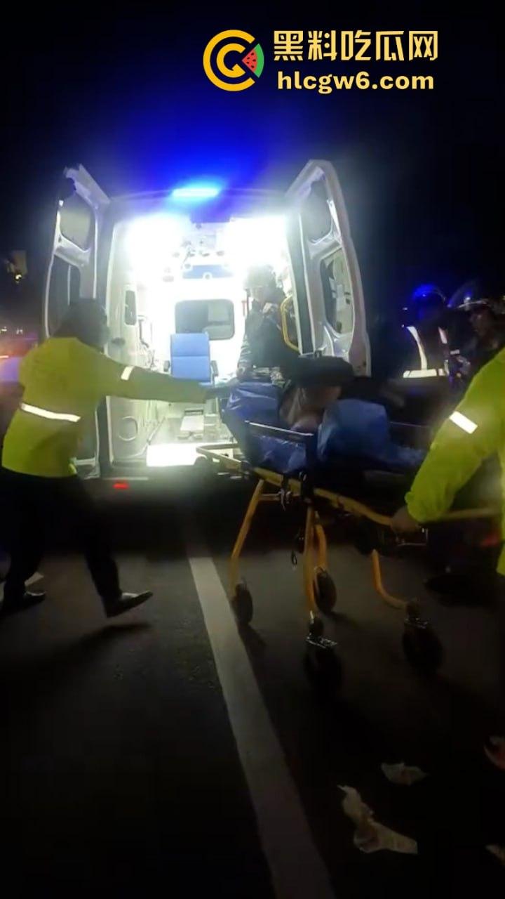 河南网红【王饱饱】与自养宠物狗野生交配不慎卡逼 送医路上怕出名崩溃跳车 现场视频流出！-7