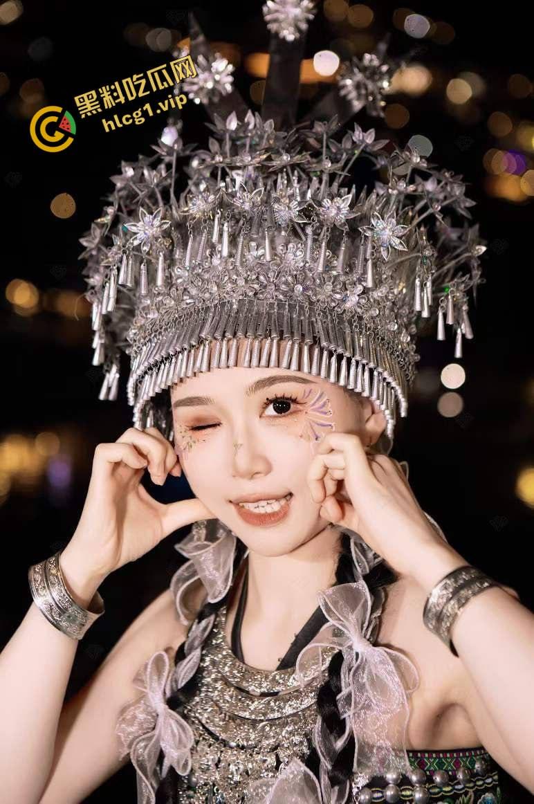 爆火泄密流出！云南苗族清纯美少女 口交深喉口爆 头饰摇曳沙响 极致诱惑！-6