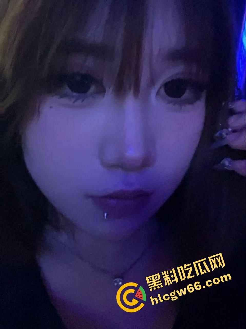 常州万达服装店老板娘『刘莉莉』被男友深喉颜射骑乘蠕动全程高能，JB插到失神还要遮脸装纯！-4