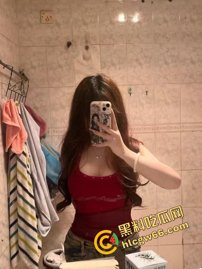 常州万达服装店老板娘『刘莉莉』被男友深喉颜射骑乘蠕动全程高能，JB插到失神还要遮脸装纯！-6