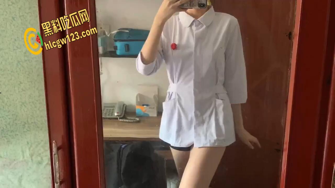 刚毕业清纯小护士，萝莉脸甜美得像初恋，脱下白大褂骚到爆！白嫩翘臀情趣装勾人 !-5