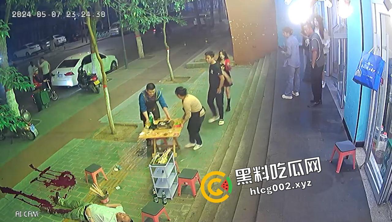 陕西宝鸡串串香 男子被刺大腿动脉 血喷流尽身亡 现场视频流出-4