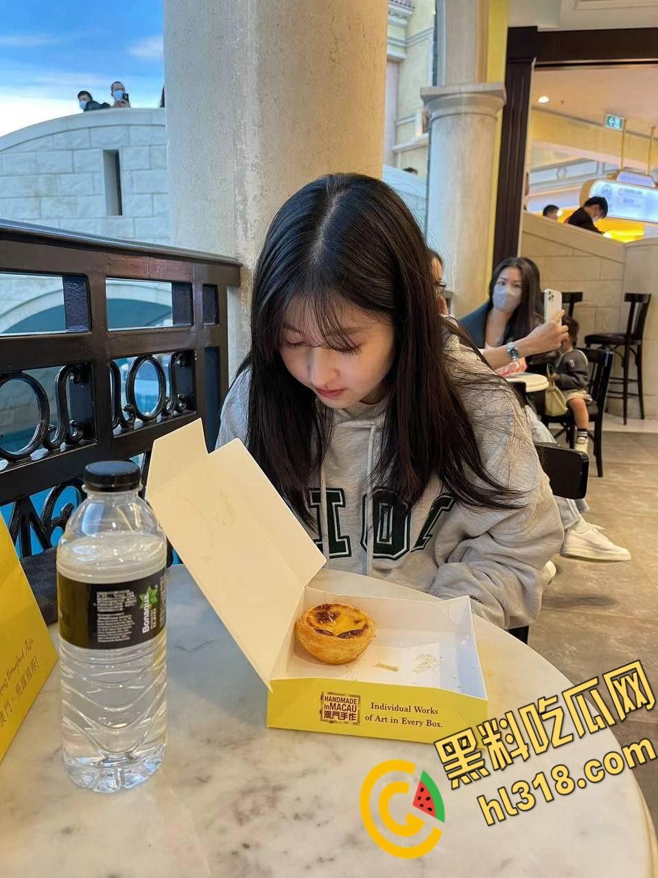 天津音乐学院表演系【徐天甜】，新疆妹子被包养露脸口爆，性感内裤被塞到嘴里，体操服美臀后入狂插 !-2