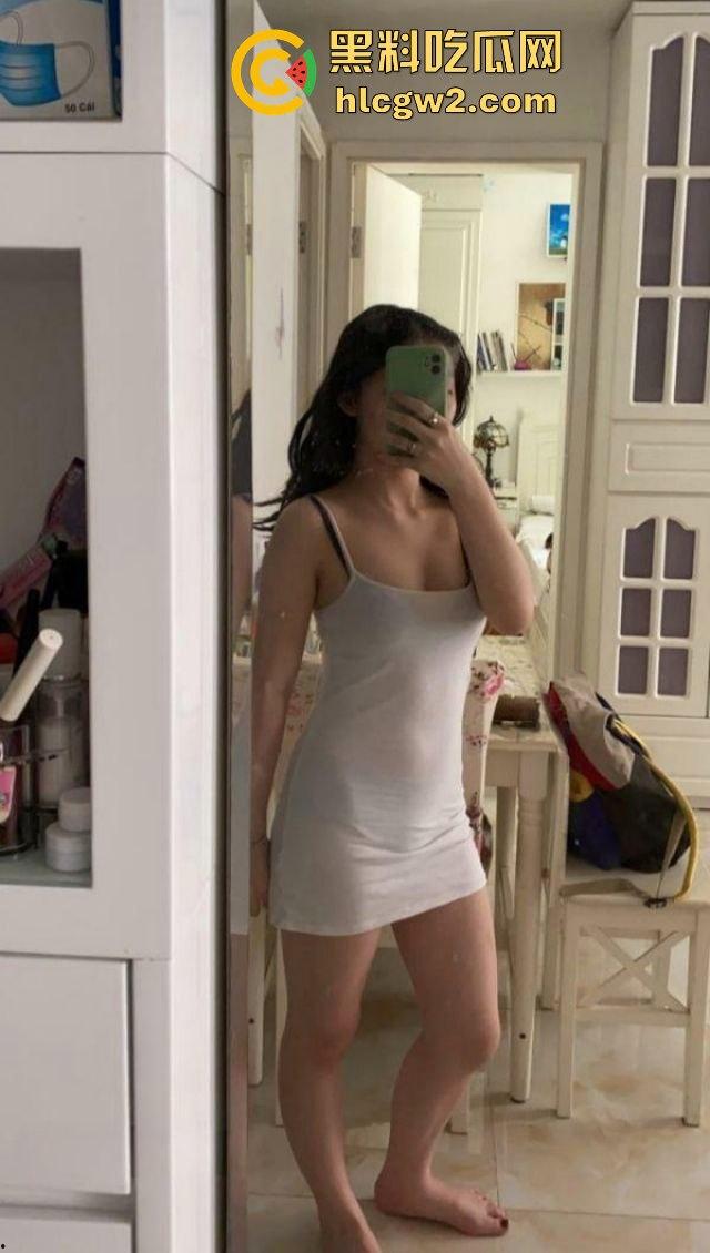 香港巨乳学霸『孟雪梨』奶子大到让人上火！双大奶能让课堂全校性骚动，教授都想钻进她奶里拱一拱！-10