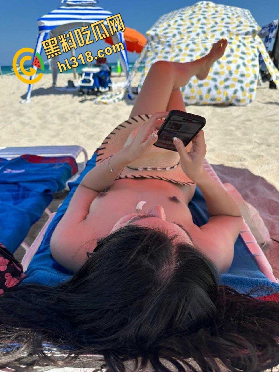 纯情反差女大学生的放荡生活，海滩露脸全裸秀，无毛一线天嫩穴性感诱人，回到酒店饥渴的男友直捣黄龙！-4