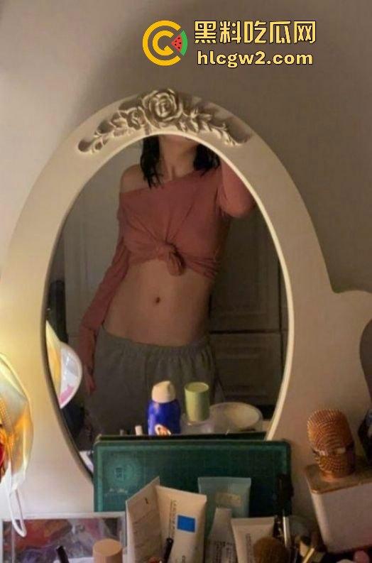 香港巨乳学霸『孟雪梨』奶子大到让人上火！双大奶能让课堂全校性骚动，教授都想钻进她奶里拱一拱！-21