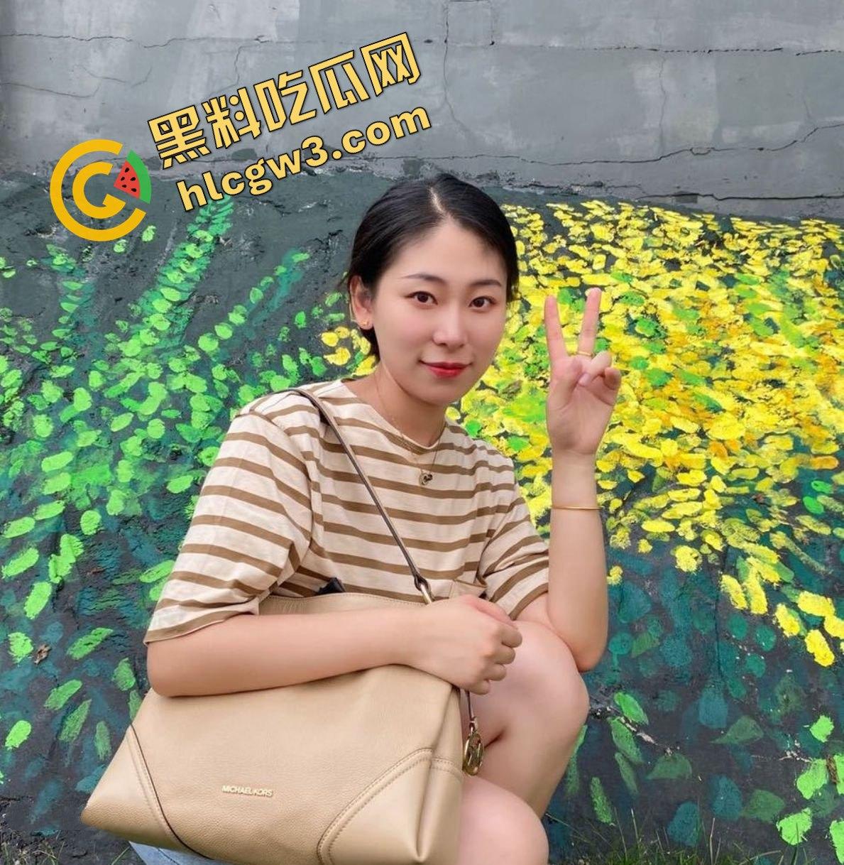 广州东莞已婚骚贱小少妇『何春颖』与老公户外厕所偷偷后入 捆绑黑丝性爱！独家流出！-3