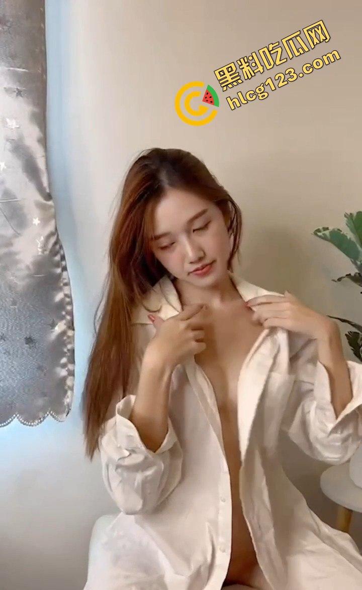 OnlyFans网红NDREAM嫩穴粉嫩，私拍啪啪口交大秀，场面火辣吃鸡不断！-6