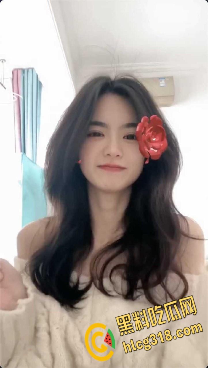 湖南辣妹子幼师【李诗瑶】，反差婊的颜值天花板，金主给的实在是太多，深喉口交的表情也太沉醉了 ！-3