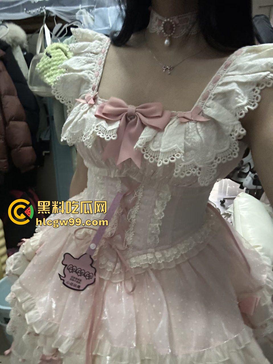 重庆化工职业洛丽塔骚鸡【黄娅】与体育生网友面基一顿饭就得吃，母狗模样口爆吃鸡吞精！独家流出！-3