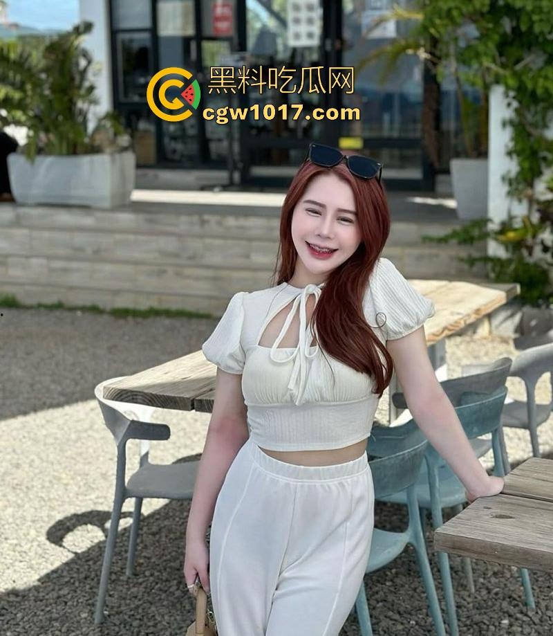 大神爆光约炮高颜值网美【洪七】甜美外表极品尤物身材，露脸口交18厘米大鸡巴整根吞没，骚逼骑乘后入疯狂榨精！-2