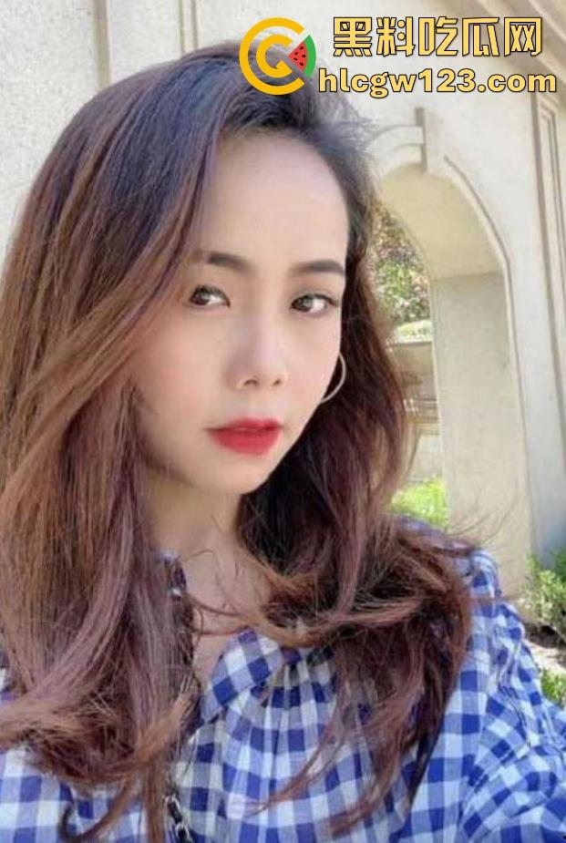 海角乱伦!趁老爸出差和36岁轻熟后妈 开启禁忌伦理性爱 体验少妇蜜臀极致享受!-1