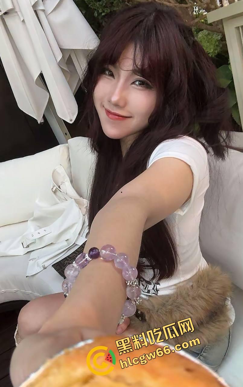 四川刚毕业学生妹『袁梦』化身母狗战士，校服做爱洗手间无套后入、颜射舔精全都安排！-3