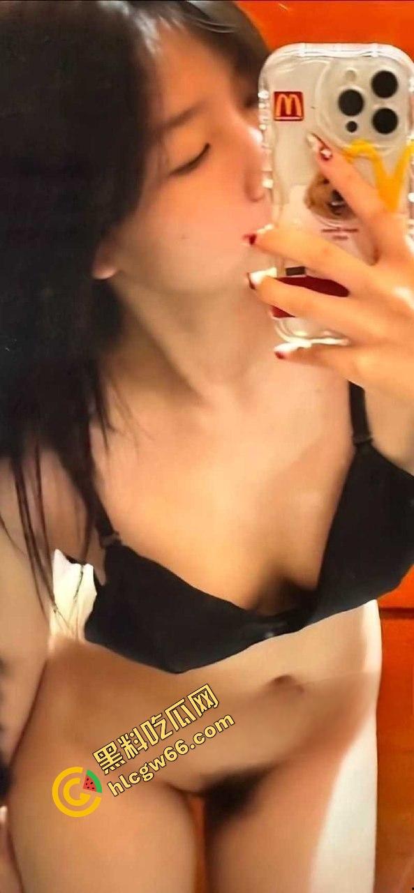 深职院极品绿茶【曾静汶】淫片流出！背地里玩群插回家搞前任，被操到翻白眼全程被拍摄留档！-9