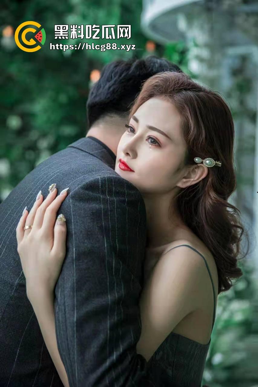 沈阳美容师【马丽丽】婚后不到一年骚翻天，眼罩一戴被单男操得浪叫连连，绿帽老公还他妈投稿炫耀！-1