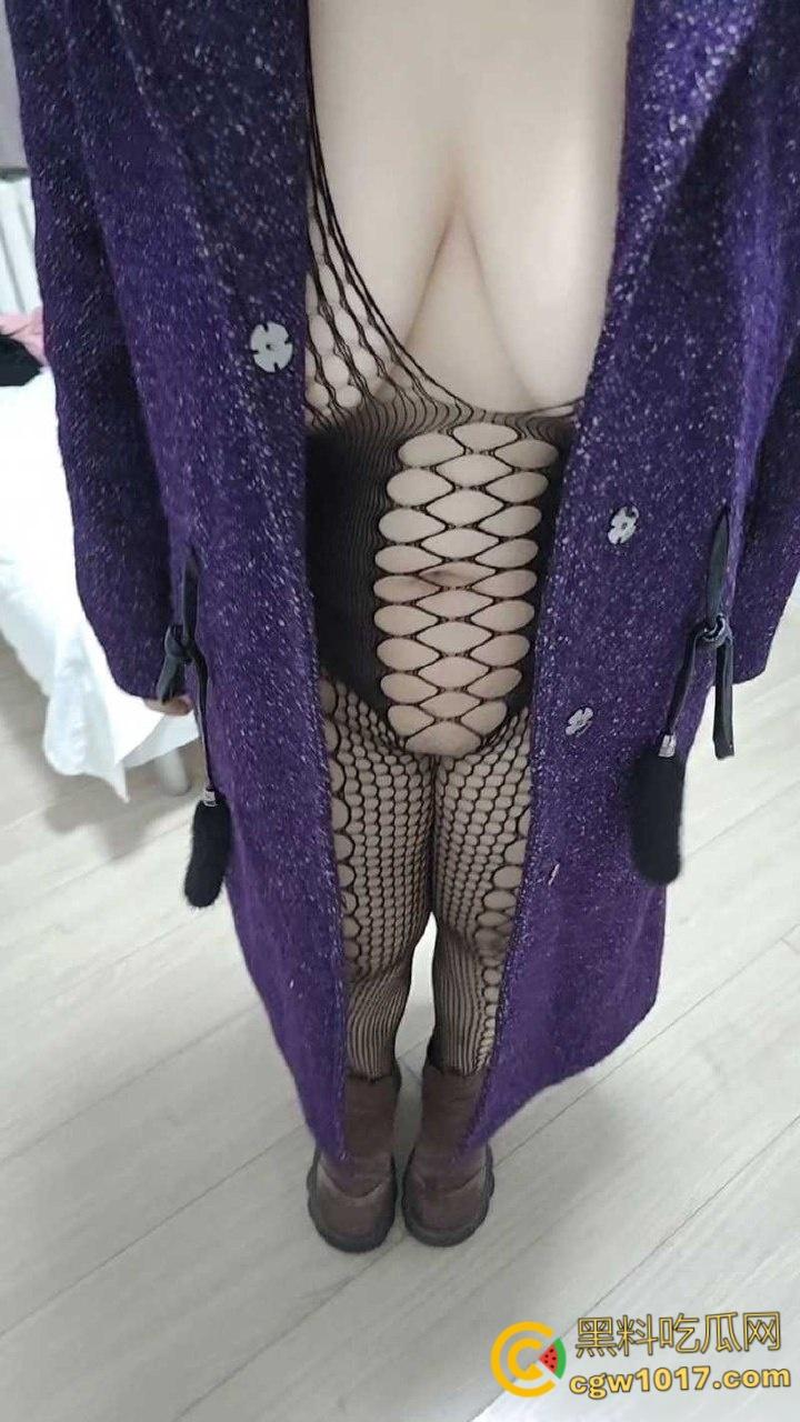 睡不醒的小嫂子，骚母狗嫂子身穿性感渔网袜，主动要求玩户外露出，就喜欢让别人看她被干的贱样！-3