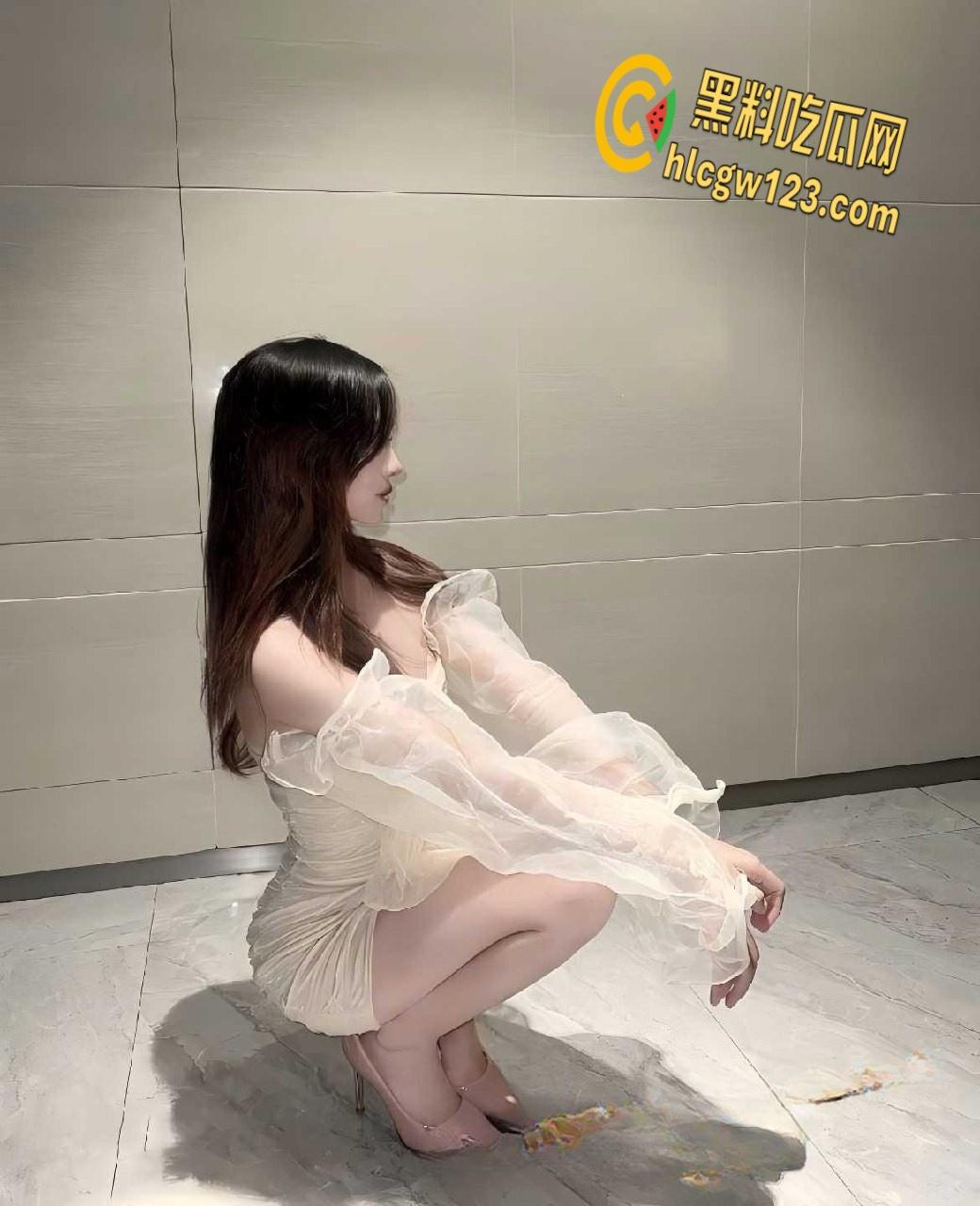 富二代约炮模特【fKabuto】，22岁小模特伴游几天下来操爽了，小穴被干的肿起来!-2