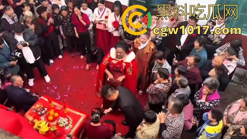 有钱就是豪横啊！山东小伙娶美国黑新娘，嫁妆1000万美金和多处房产，新娘好像不喜欢这门婚事，一直黑着脸呢！-5