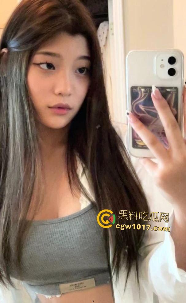 韩国女网红被富豪调教成狗，自拍舔脚舔地板表忠心，被栓狗链狠操，谁知一分钟早泄秒射，这钱赚得太轻松了！-1