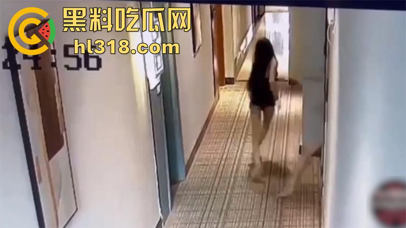 长腿骚鸡被操哭了！做一半受不了直接跑路，被大哥全裸追出来，硬拉回去继续操，这也太生猛了！-1