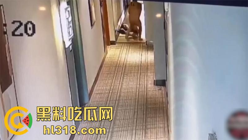 长腿骚鸡被操哭了！做一半受不了直接跑路，被大哥全裸追出来，硬拉回去继续操，这也太生猛了！-3