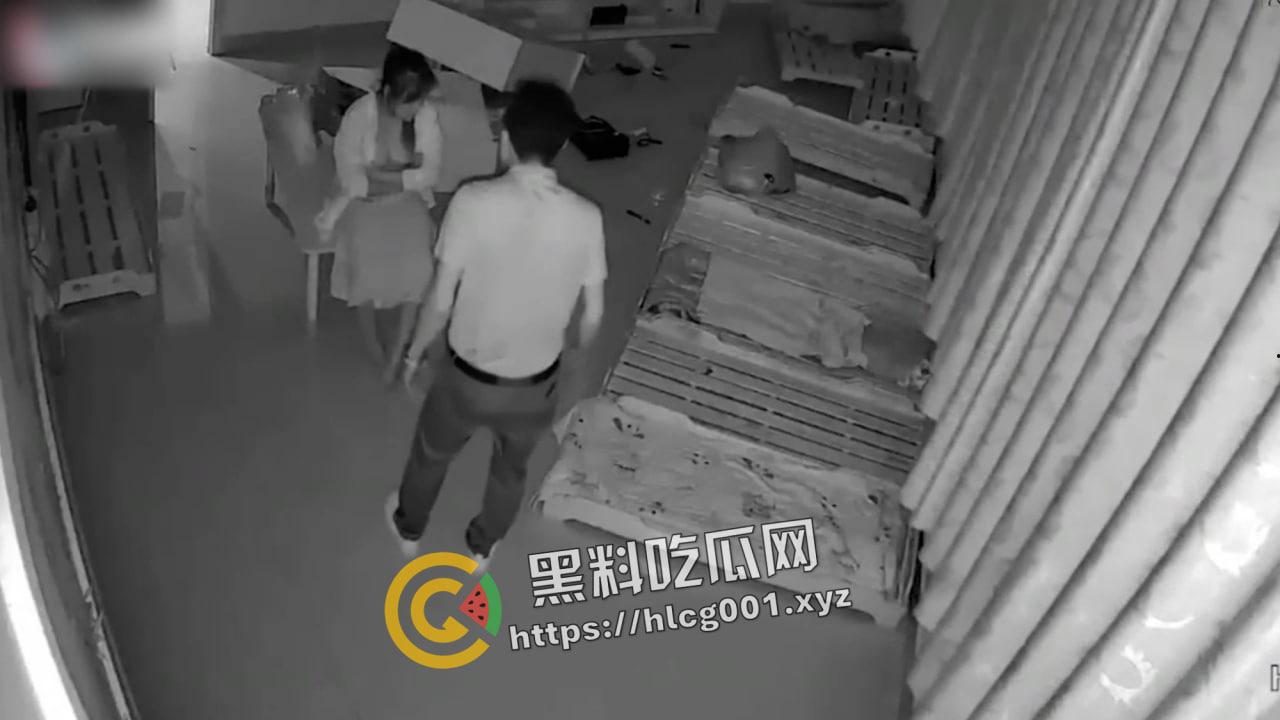 真实强奸！吸毒男友闯进幼儿园强奸幼师前女友 满屋乱草 小孩的床都搞塌了 真狠人啊-1